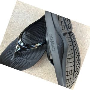 OOFOS OOlala Thong sandals flip flops Black 8